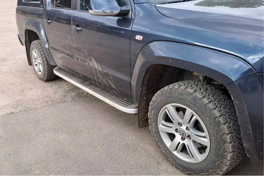 Volkswagen Amarok 2010-2022 Marchepieds Latéraux Tayga Grey (2 pcs, Aluminium) Image
