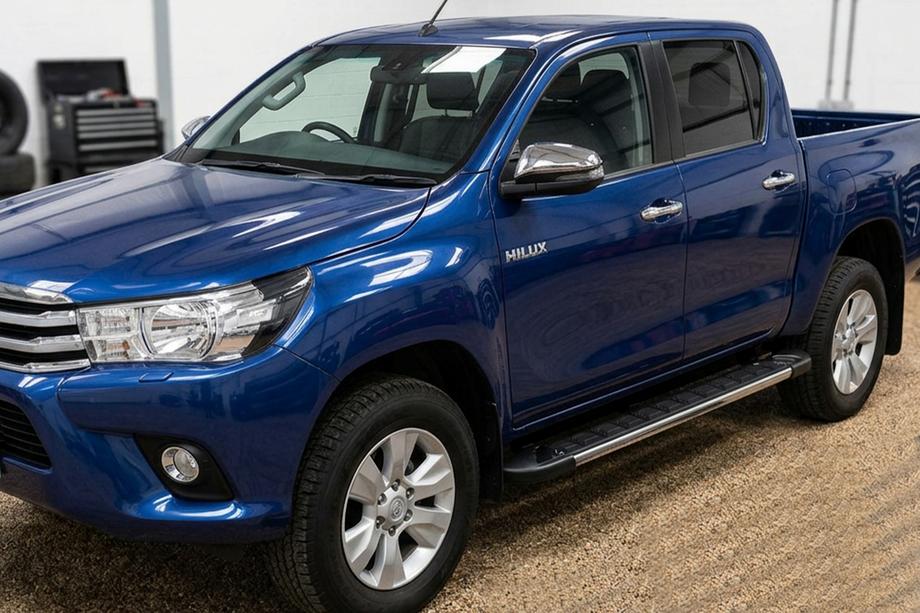 Toyota Hilux 2015- Marchepieds Latéraux RedLine V1 (2 pcs, Aluminium) Image