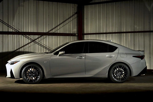 Lexus IS 500 : berline sportive puissante avec moteur V8 atmosphérique Photo 2