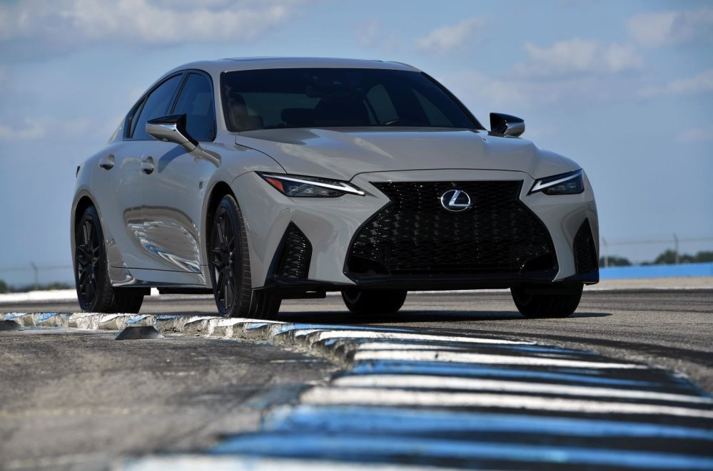 Lexus IS 500 : berline sportive puissante à moteur V8 atmosphérique