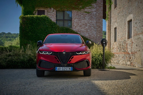 Essai Alfa Romeo Tonale 2025 : style italien dans un SUV compact Photo 1