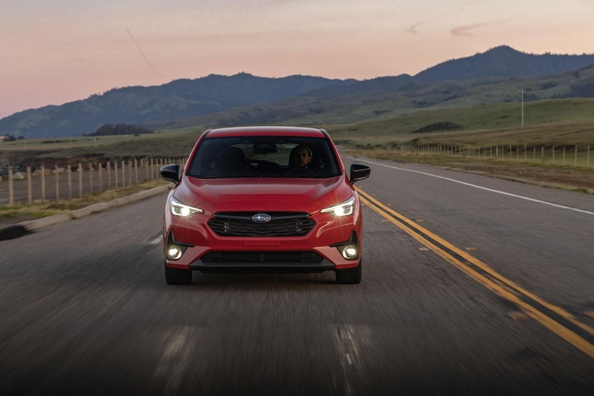 Subaru Impreza RS : Hatchback sportif à transmission intégrale symétrique