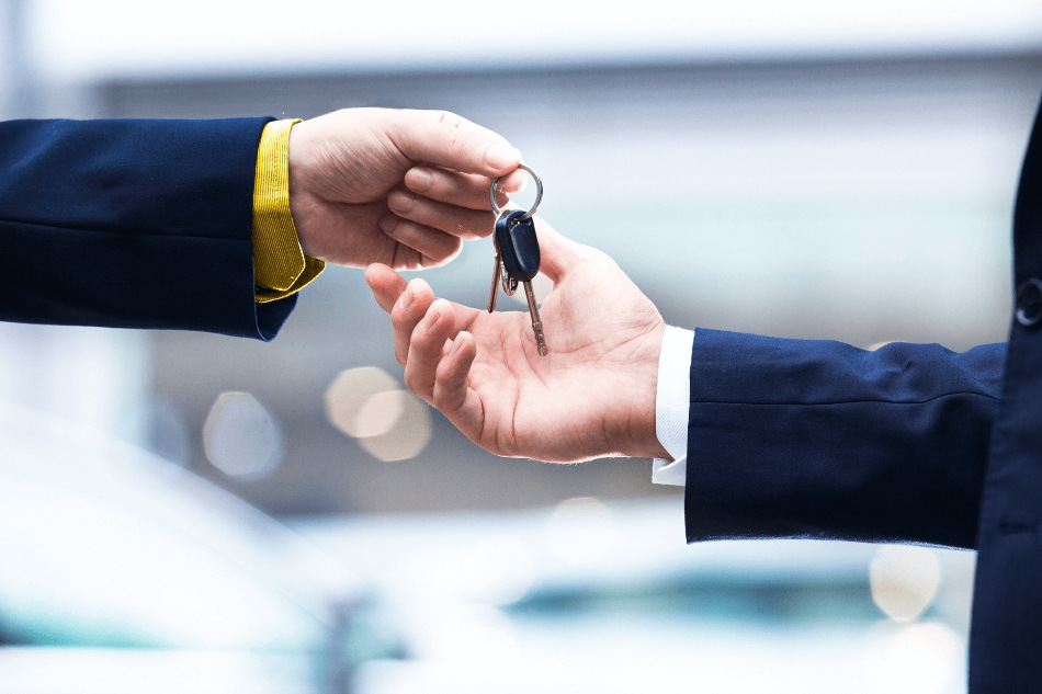 Comment transférer une voiture à un nouveau propriétaire : méthodes et détails clés