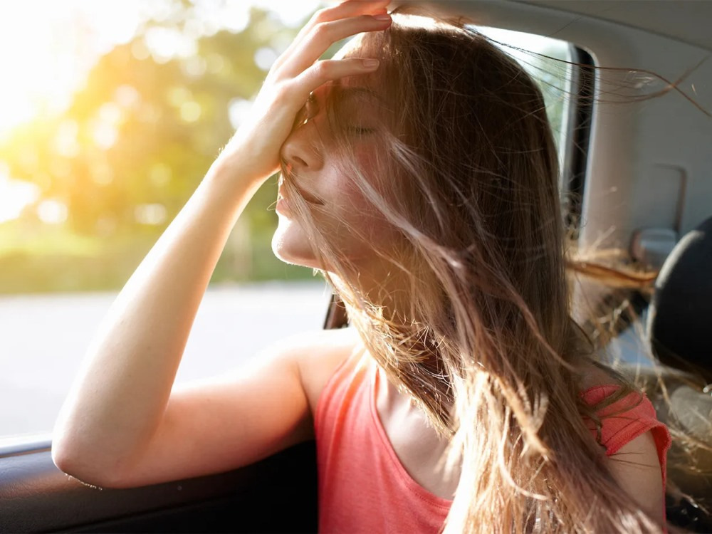 Pourquoi a-t-on la nausée en voiture ? Causes et solutions