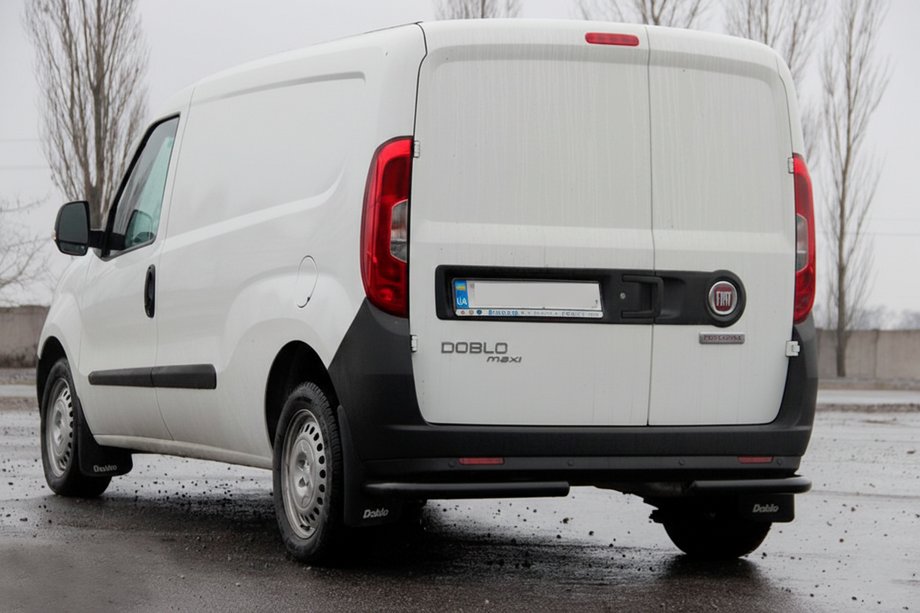 Fiat Doblo II 2010-2022 Barres d’angle arrière AK003 Noir (inox) Photo 4