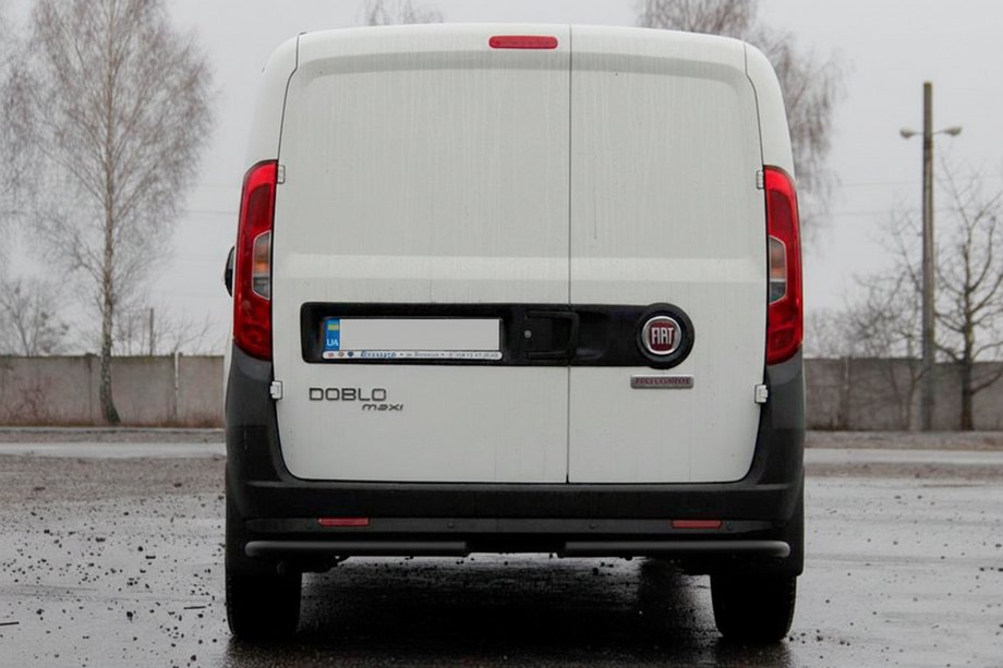 Fiat Doblo II 2010-2022 Barres d’angle arrière AK003 Noir (inox) Photo 3