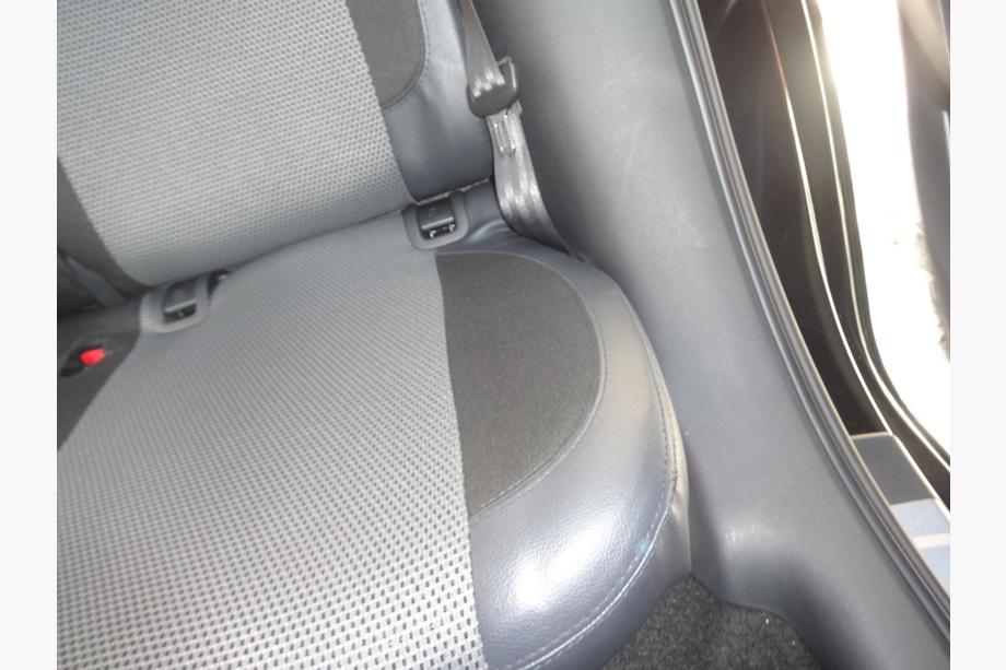 Skoda Octavia III A7 2013-2019 Housses de Sièges Auto (Similicuir↗Tissu, Premium) Photo 6