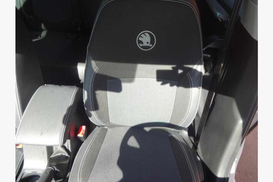 Skoda Octavia III A7 2013-2019 Housses de Sièges Auto (Similicuir↗Tissu, Premium) Photo 19