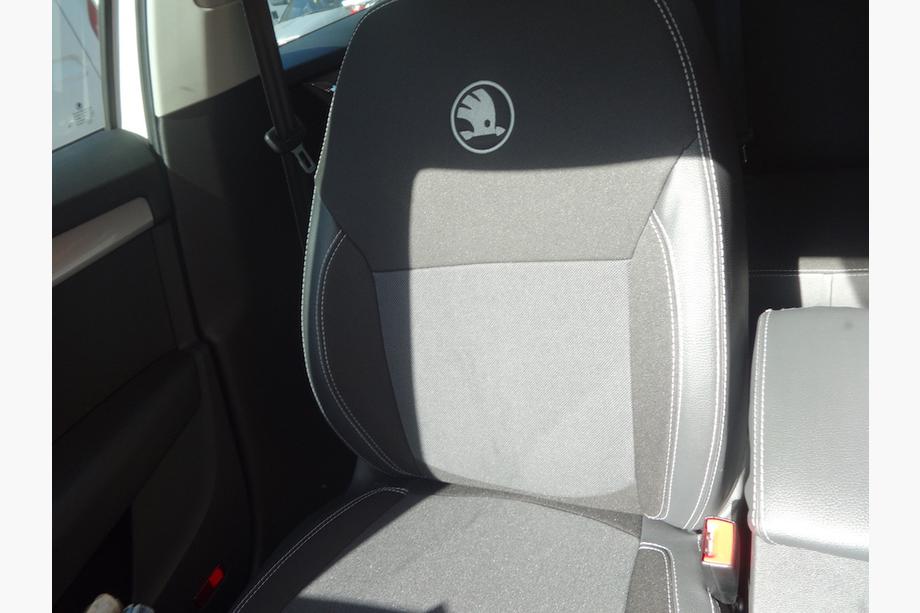 Skoda Octavia III A7 2013-2019 Housses de Sièges Auto (Similicuir↗Tissu, Premium) Photo 21