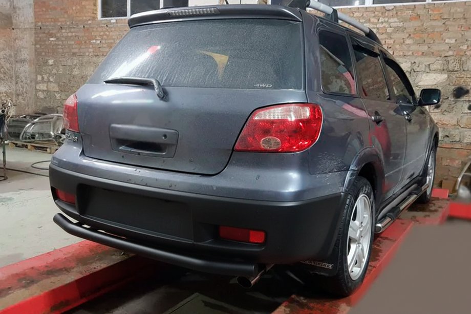 Mitsubishi Outlander 2001-2006 Arceau Arrière AK002/2 Noir (Inox) Image
