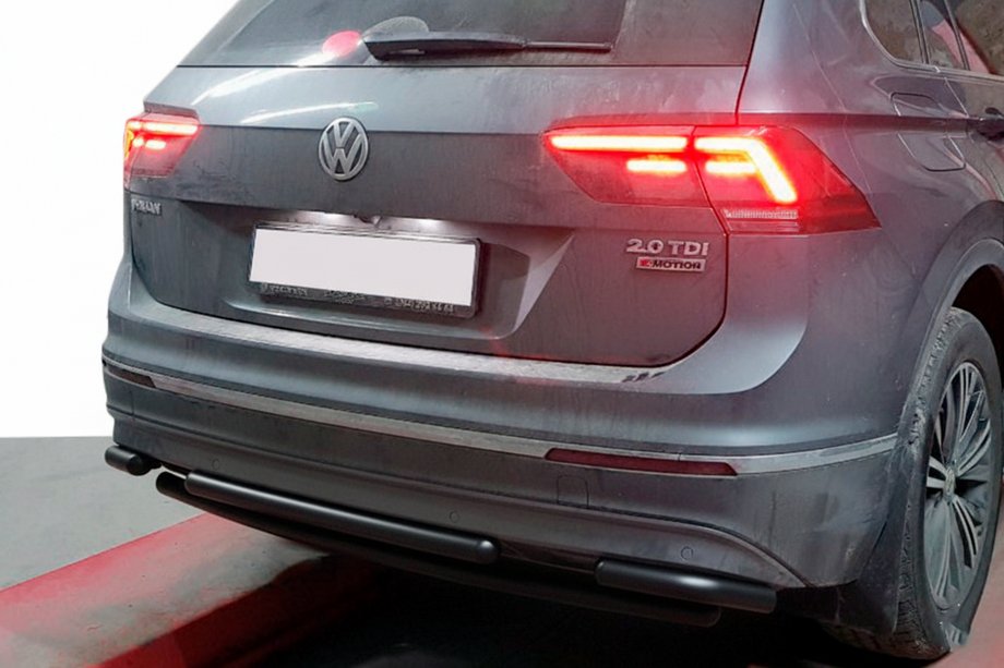 Volkswagen Tiguan 2016-2023 Protection Arrière AK001-2 Noir (Inox) Photo 1