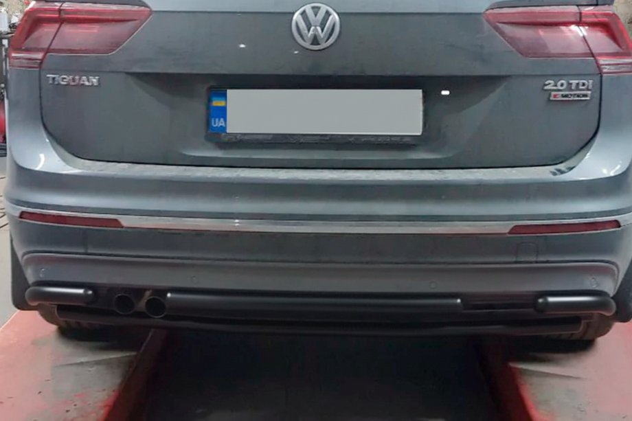 Volkswagen Tiguan 2016-2023 Protection Arrière AK001-2 Noir (Inox) Photo 4