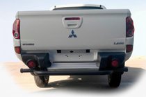 Mitsubishi L200 2006-2015 Protection Arrière AK007 Noir (Inox) photo 1