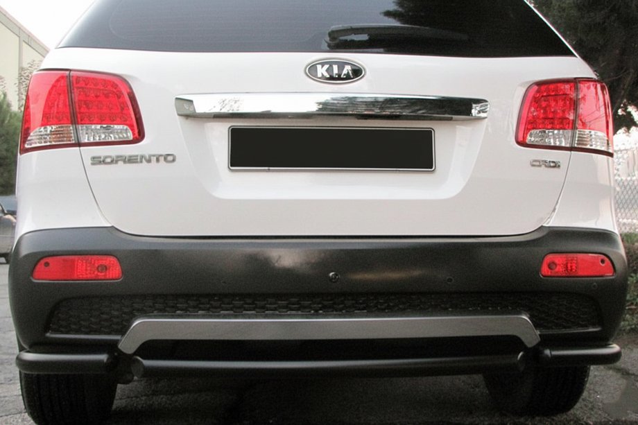 Kia Sorento II XM 2009-2014 Barres d’angle arrière avec partie centrale AK007-3 Noir (2 pcs, inox) Photo 1