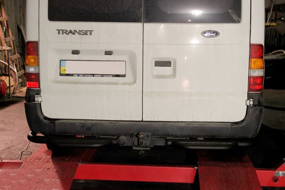 Ford Transit 2000–2014 Marchepied arrière de protection AK-Special Black (inox) Photo 2