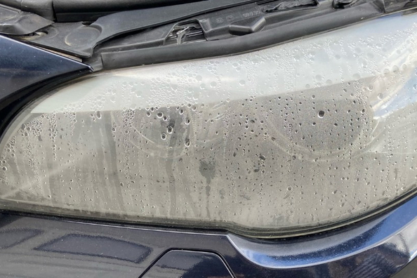 Pourquoi les phares de voiture s'embuent-ils ? Causes de la condensation et solutions efficaces Photo 1