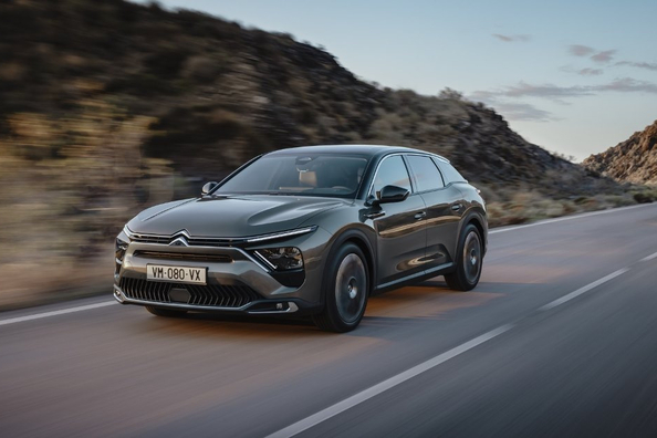 Essai du Citroën C5 X Hybrid : crossover liftback confortable avec hybridation légère Photo 2