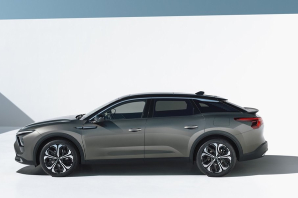 Essai du Citroën C5 X Hybrid : crossover liftback confortable avec hybridation légère Photo 3