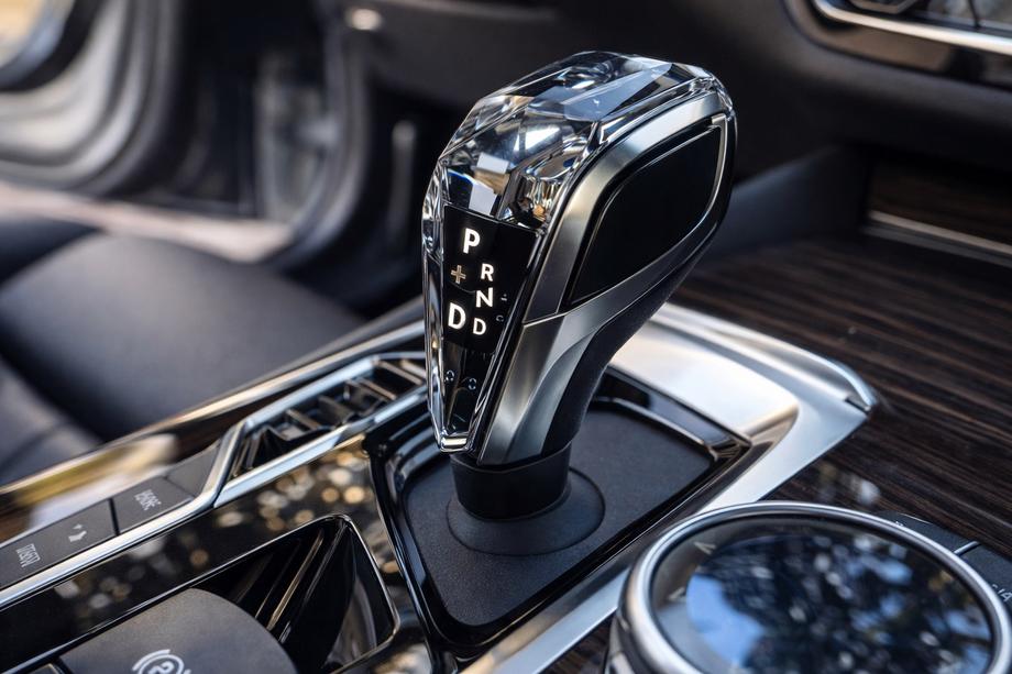 BMW 6 Series G32 2017- Kit d’éléments en cristal pour intérieur (sélecteur de boîte auto + boutons) Image