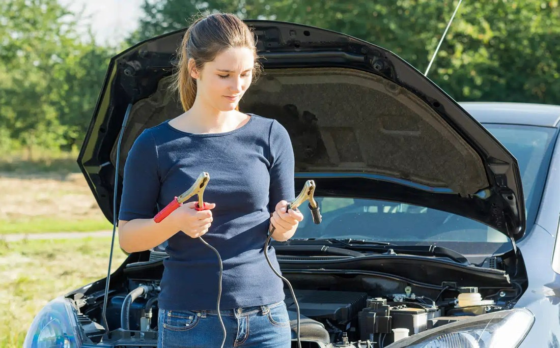 Comment démarrer une voiture avec des câbles: guide sûr pour chaque conducteur