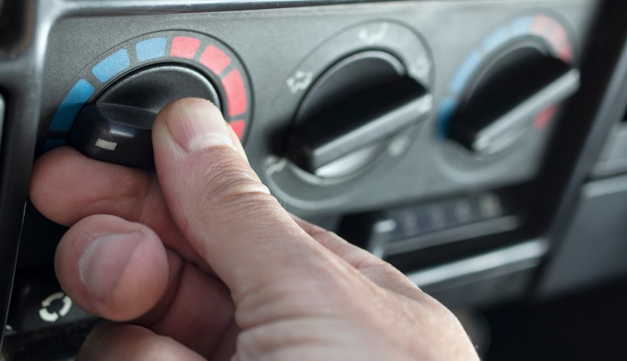 Pourquoi le chauffage de voiture ne fonctionne pas ? Causes et solutions