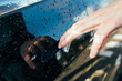Pourquoi la voiture donne des décharges: causes et protections simples photo 1