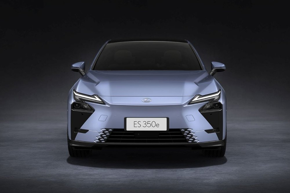 Lexus ES BEV : berline premium 100 % électrique pour 2026