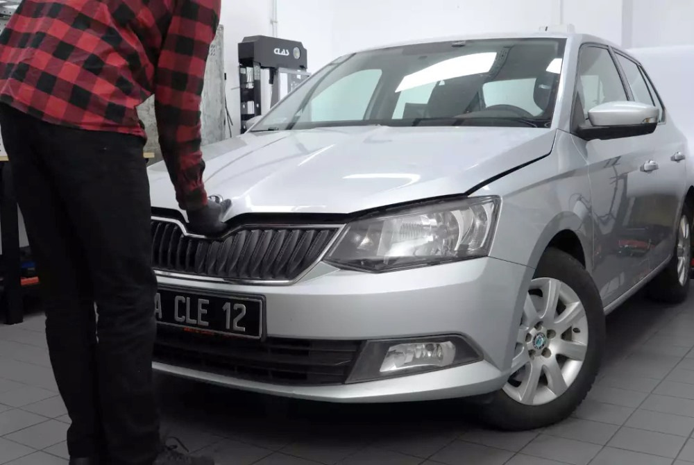 Skoda Fabia : comment ouvrir le capot ? Guide pas à pas