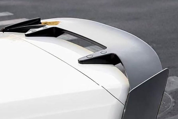 Pourquoi installe-t-on un spoiler sur une voiture ?