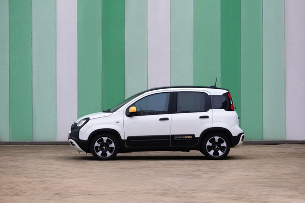 Essai de la Fiat Pandina : citadine hatchback restylée avec système mild hybrid Photo 3