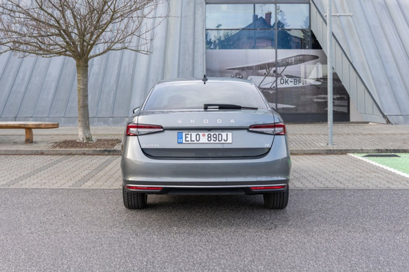 Skoda Superb iV : aperçu de la version hybride 2026 Photo 4