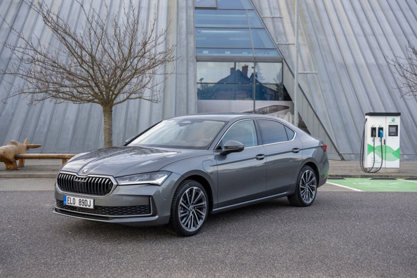 Skoda Superb iV : aperçu de la version hybride 2026 Photo 1
