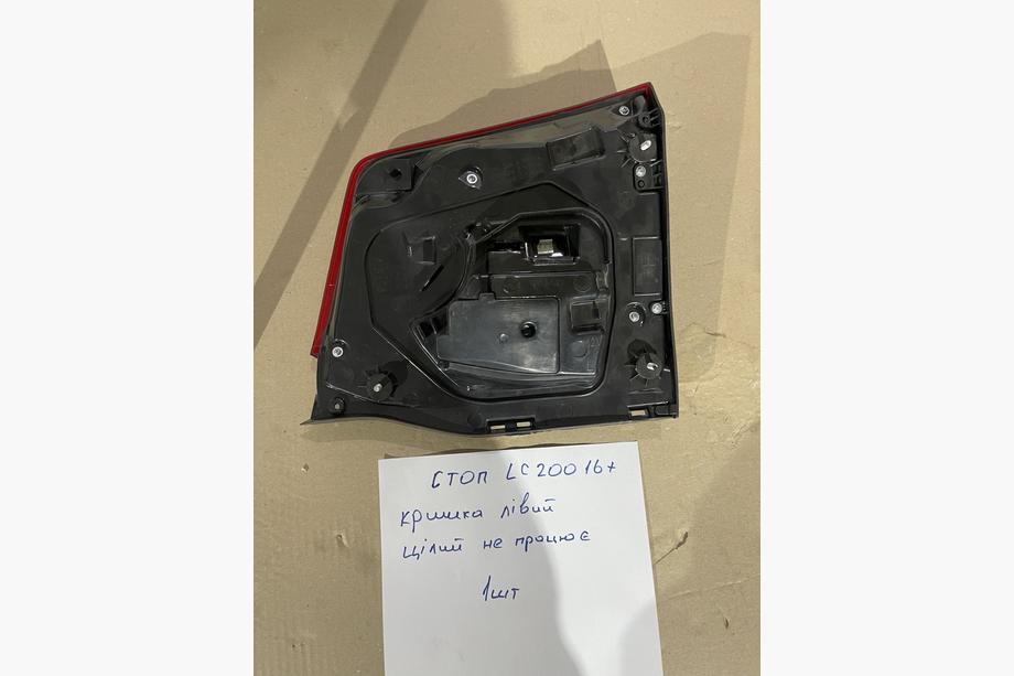 Toyota Land Cruiser 200 2007-2021 Déstockage Feu arrière intérieur gauche 2016-2021 (standard OEM) (sur couvercle de coffre) (intact, ne fonctionne pas) Photo 3