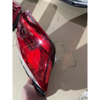 Destockage feu arrière intérieur gauche 2016-2021 (standard OEM) (sur couvercle de coffre) (fissuré) Toyota Land Cruiser 200 2007-2021 photo 4