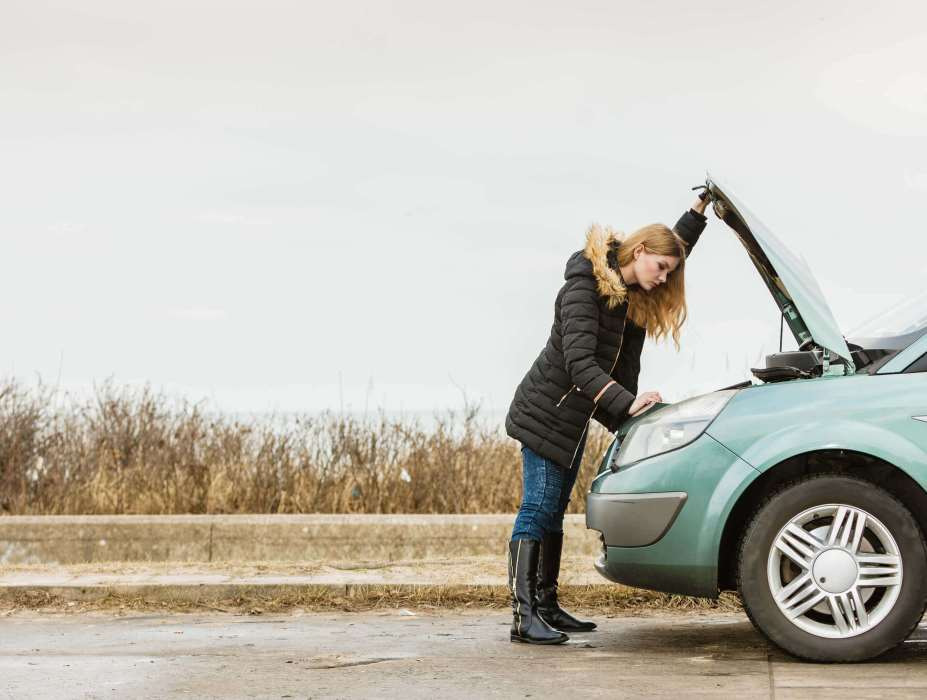 Pourquoi une voiture démarre mal à froid : causes et solutions