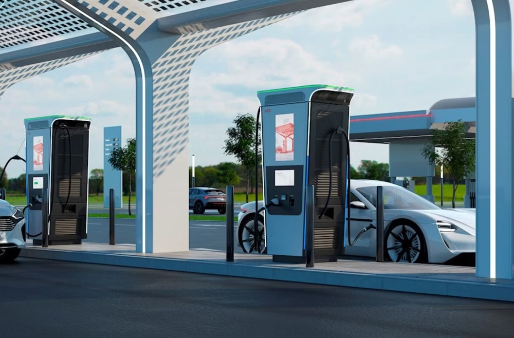 Recharger une voiture électrique en station-service : guide complet