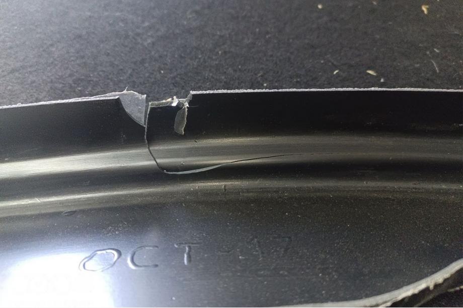 Skoda Octavia III A7 2013-2019 Destockage Lame avant (lip spoiler) DPT V-2 (2017-2019 RS, noir brillant) Photo 2