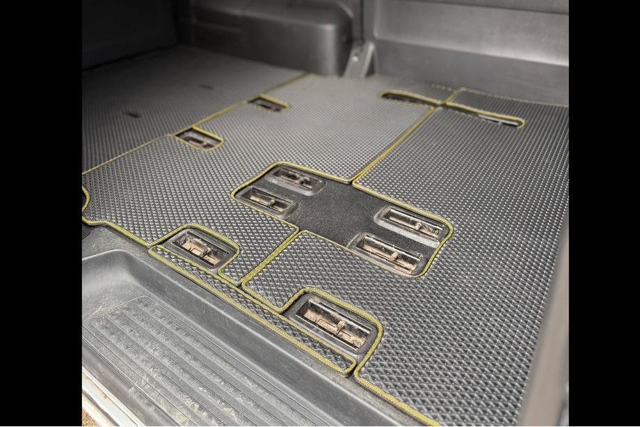 Volkswagen T5 2010-2015 Tapis de sol EVA (empattement court, kit complet habitacle, noirs) Photo 5