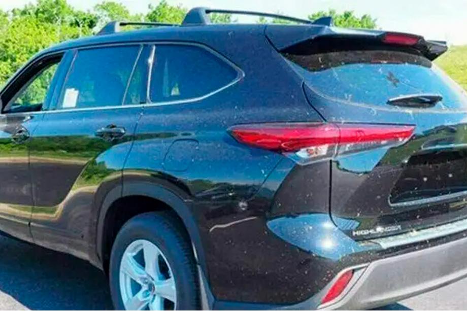 Toyota Highlander 2019- Barres transversales OEM pour points de fixation d’origine, verrouillables (2 pcs) Image