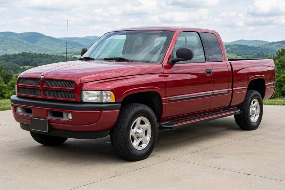 Dodge RAM (BR/BE) 1994–2002 Marchepieds latéraux Maya Red (2 pcs, Aluminium) Image