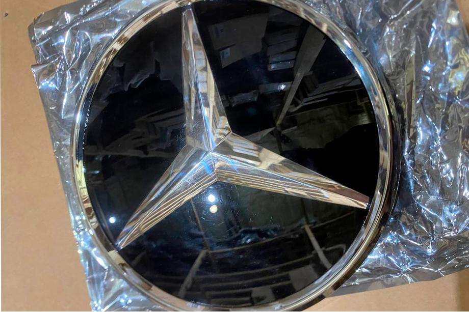 Mercedes GLC X253 2015-2022 Destockage Emblème avant sous verre, contour chromé a0008880111 Photo 2
