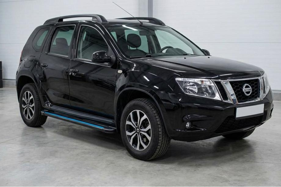 Nissan Terrano 2014- Marchepieds latéraux Maya Blue (2 pcs, Aluminium) Photo 1