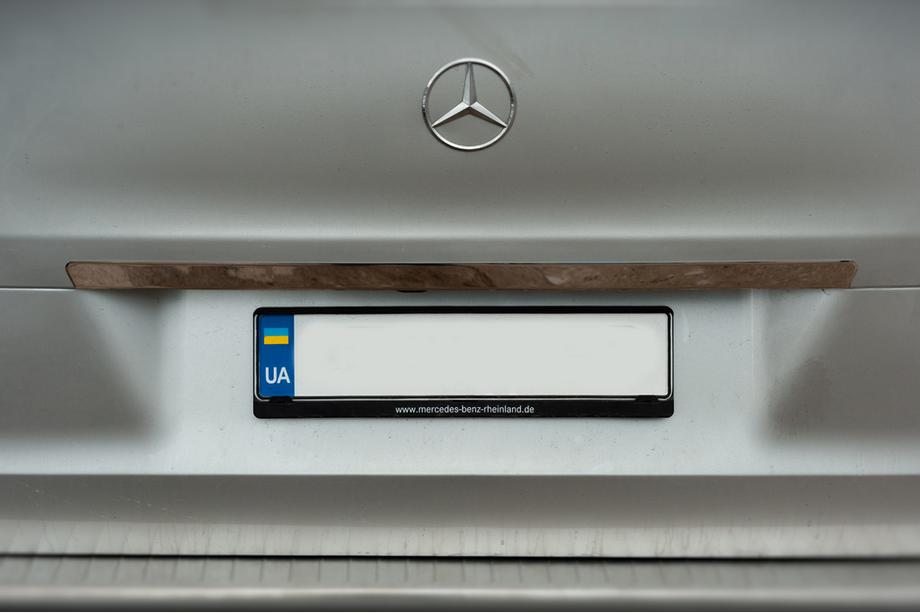Mercedes Vito/V-class W447 2014- Baguette large en inox au-dessus de la plaque d'immatriculation Image
