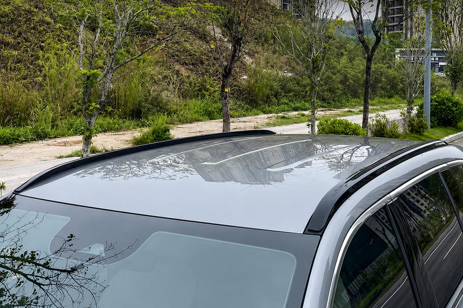 Toyota bZ3X 2025– Barres longitudinales de toit intégrées noires OEM (Aluminium) Image