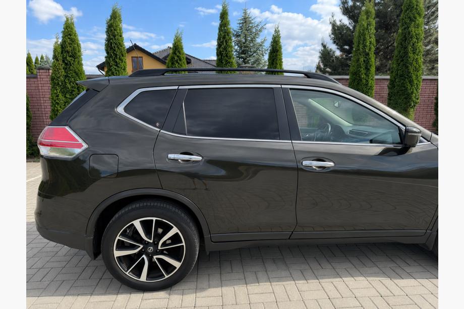 Nissan X-trail T32/Rogue 2014-2021 Barres longitudinales de toit OEM noires (Pour X-trail, Aluminium) Photo 1
