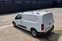 Citroen Berlingo/Multispace 2018- Barres de toit longitudinales chromées (design turc) Long, pieds de fixation métalliques photo 6