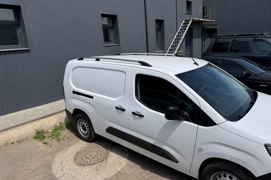 Citroen Berlingo/Multispace 2018- Barres de toit longitudinales chromées (design turc) Base standard, Pieds métalliques Photo 3