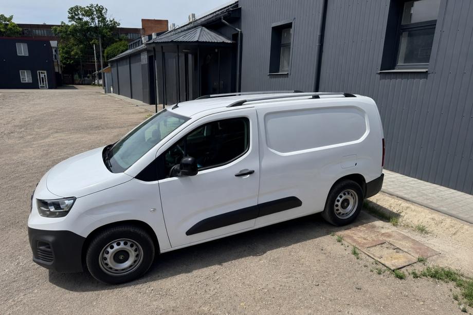 Citroen Berlingo/Multispace 2018- Barres de toit longitudinales chromées (design turc) Base standard, Pieds métalliques Photo 5
