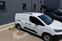 Citroen Berlingo/Multispace 2018- Barres longitudinales de toit noires (design turc) Standard, pieds en plastique photo 3