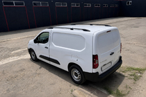 Citroen Berlingo/Multispace 2018- Barres longitudinales de toit noires (design turc) Standard, pieds en plastique photo 5
